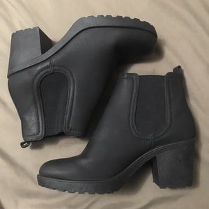 New Black Chelsea Boohoo Boots